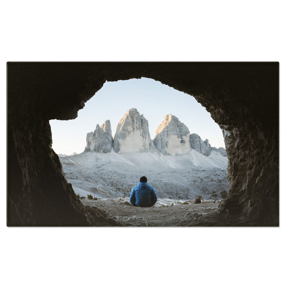 Turist Singuratic în Peștera de Munte: O Evadare în Dolomiți, Marime 40x25CM [1]