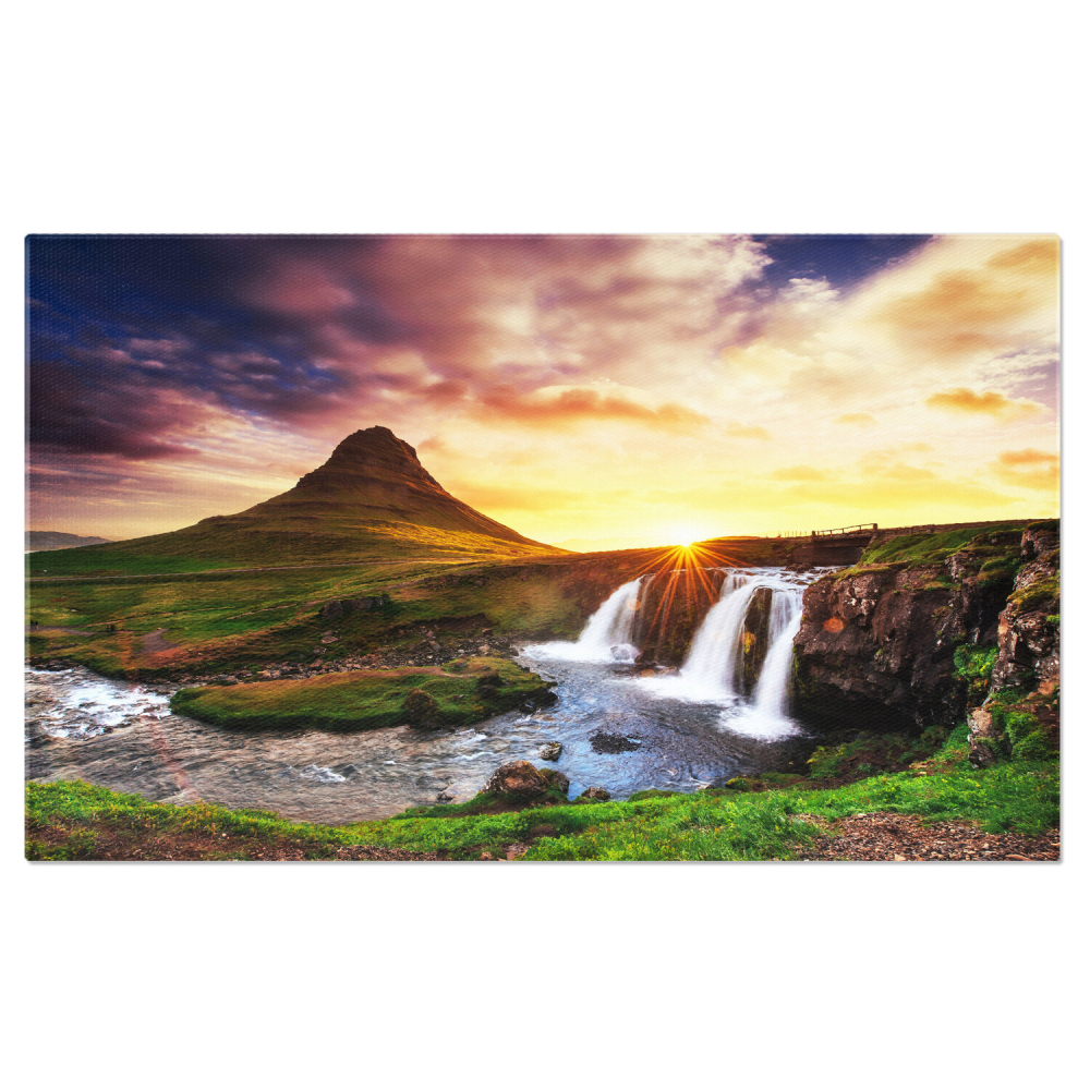 Tablou Canvas Vedere Uimitoare a Vulcanului Kirkjufellsfoss din Islanda, Marime 40x25CM [1]