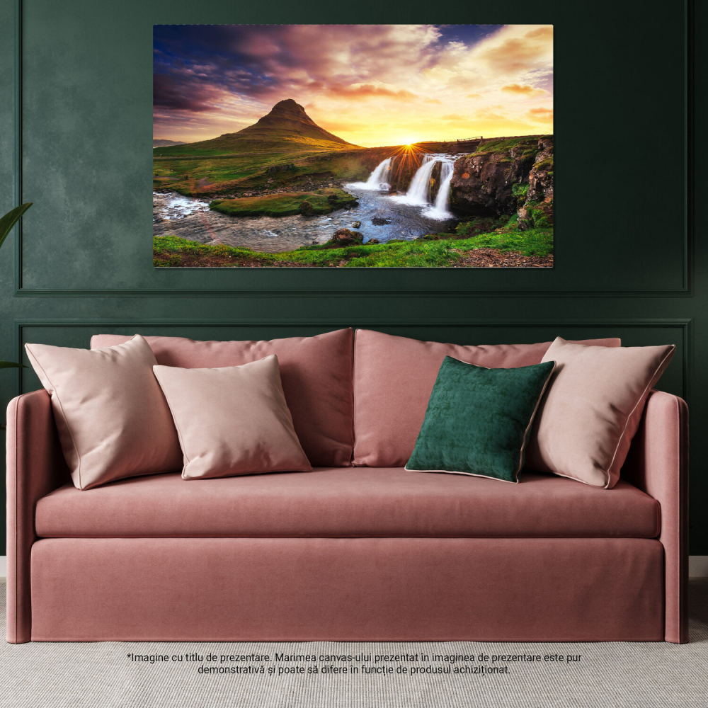 Tablou Canvas Vedere Uimitoare a Vulcanului Kirkjufellsfoss din Islanda, Marime 40x25CM [4]
