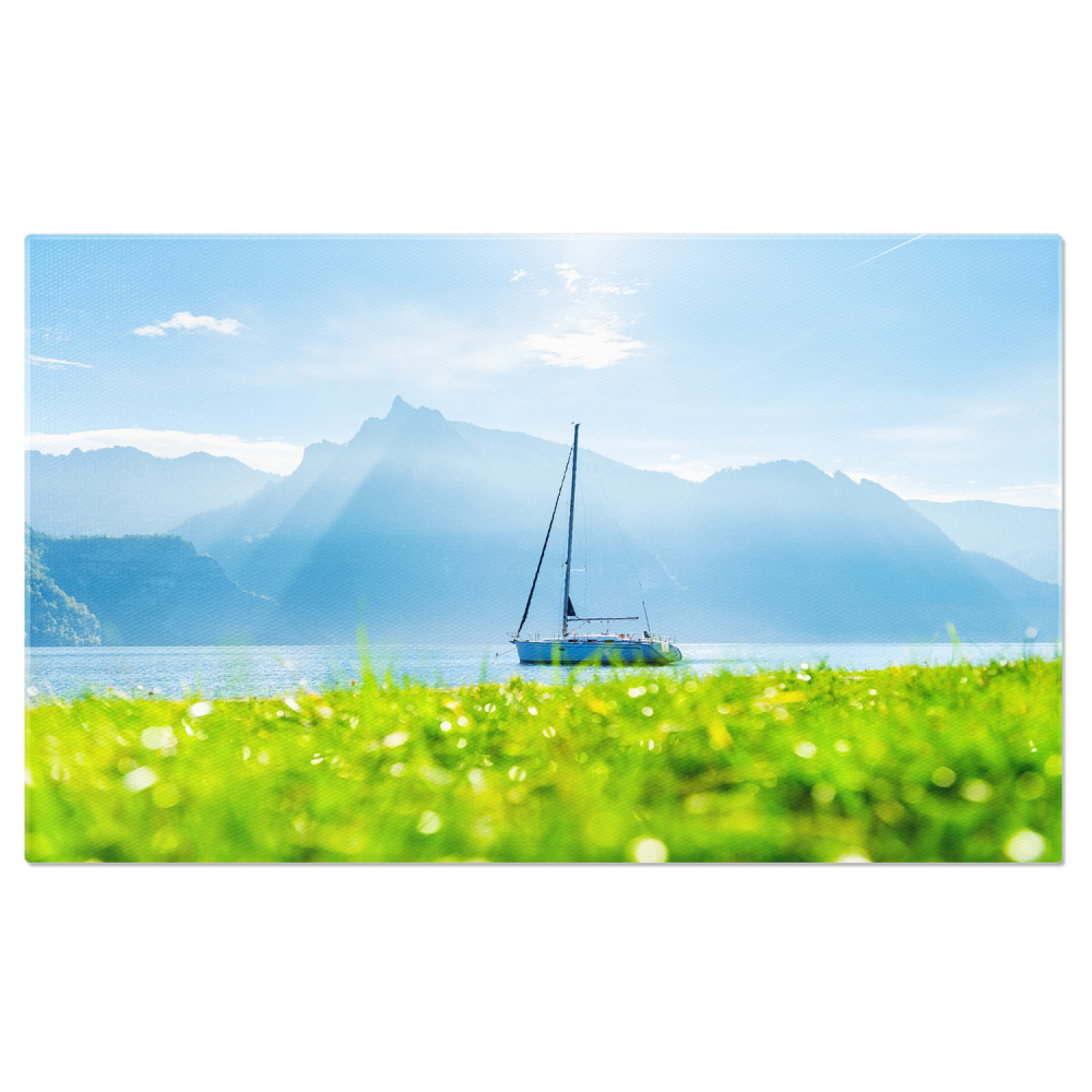 Yacht Elegant pe Lac cu Muntii în Fundal - O Călătorie de Neuitat, Marime 40x25CM [1]