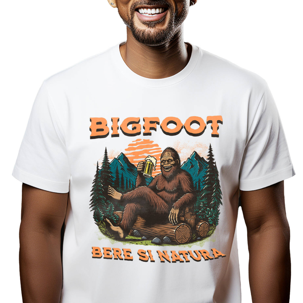 Tricou Femei, Barbati, Copii, Fata, Baiat, Unisex Personalizat „Bigfoot în Pădure cu Bere - Cadou Personalizat pentru Iubitorii de Natură și Relaxare” [1]