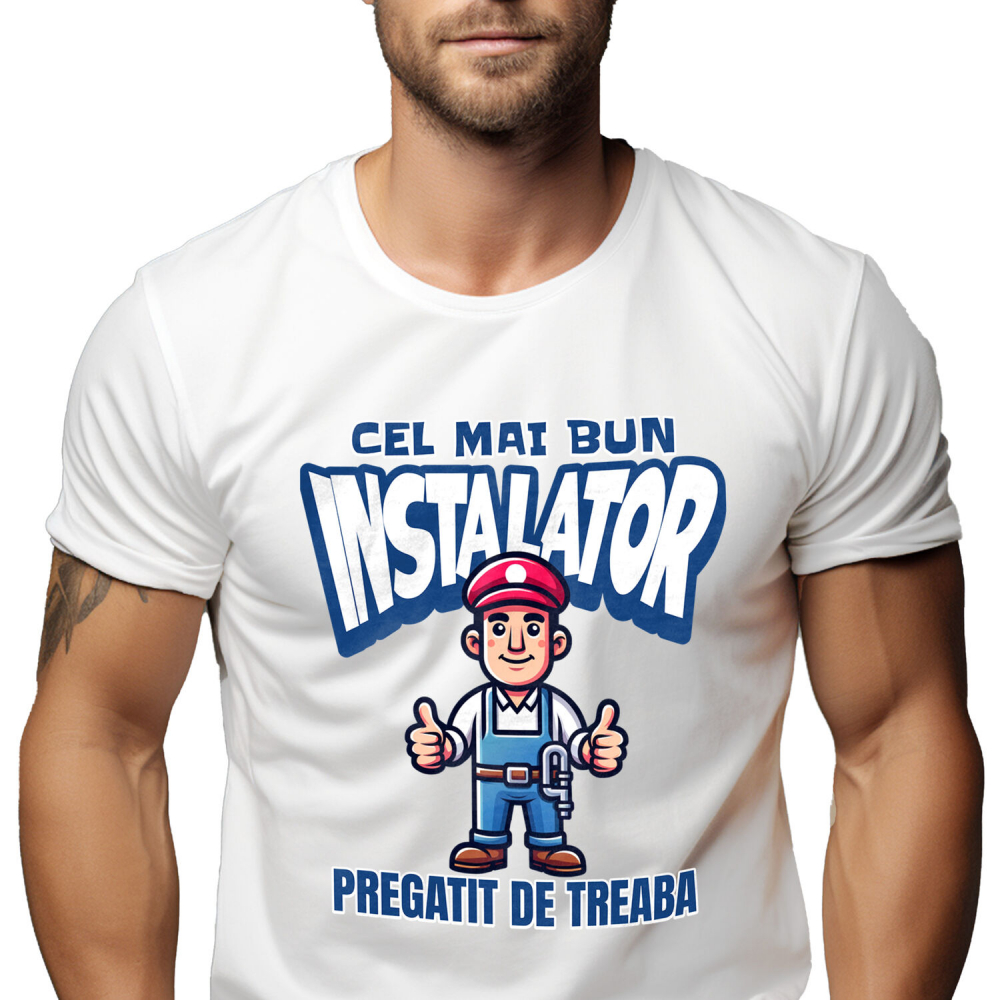 Tricou Femei, Barbati, Copii, Fata, Baiat, Unisex Personalizat Bărbat cu Salopetă Albastră și Pălărie Roșie – Design Meserie [1]