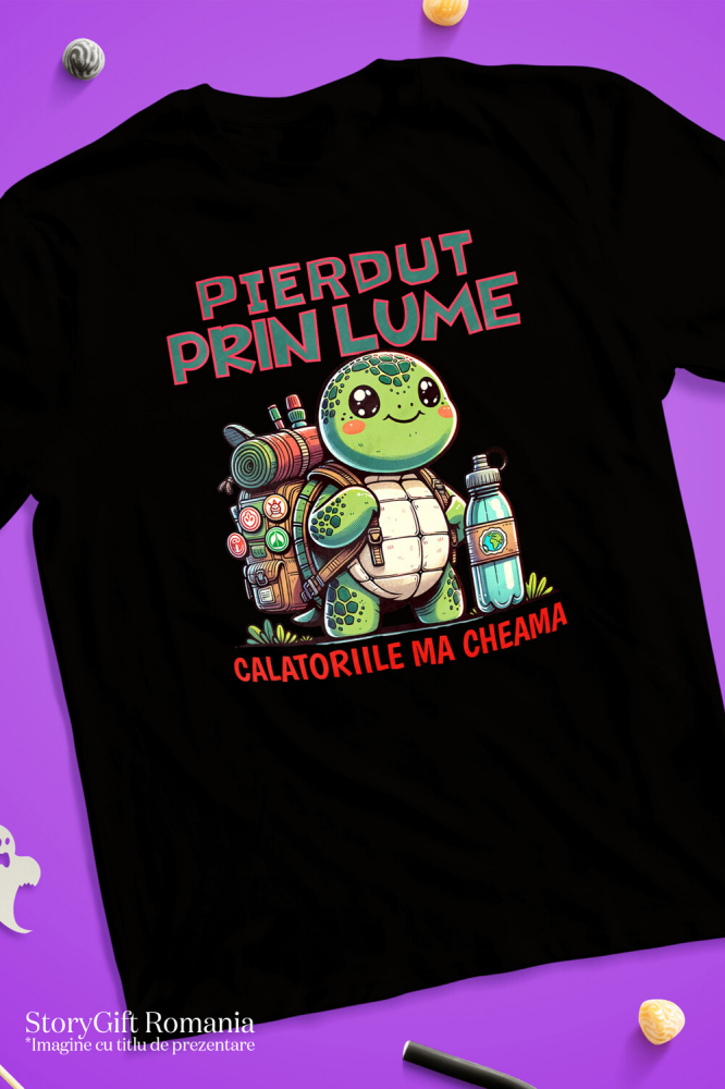 Tricou Femei, Barbati, Copii, Fata, Baiat, Unisex Personalizat "Broasca Țestoasă cu Rucsac și Apă – Călătoriile Mă Cheamă – Cadou Perfect pentru Aventuri în Natură" [3]