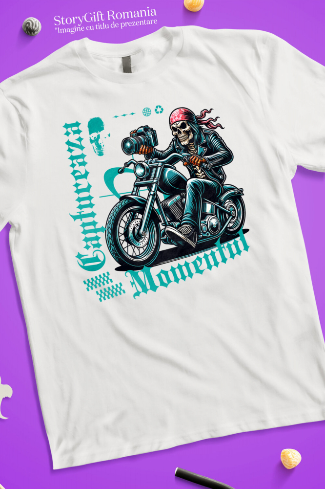 Tricou Femei, Barbati, Copii, Fata, Baiat, Unisex Personalizat Craniu Motociclist Cu Bandană Roșie și Aparat Foto – Design Rebel și Original [3]