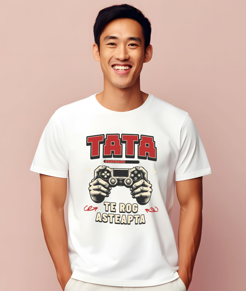 Tricou Femei, Barbati, Copii, Fata, Baiat, Unisex Personalizat Mâini de Bărbat cu Manetă de Jocuri Video - Cadou Personalizat „Tata Te Rog Așteaptă” pentru Familie și Prieteni [2]