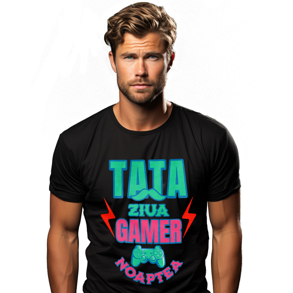 Tricou Femei, Barbati, Copii, Fata, Baiat, Unisex Personalizat Manetă De Jocuri Personalizată – Cadou Pentru Tata Gamer „Noaptea Gamer, Ziua Iubitorii De Lume Virtuală” [1]