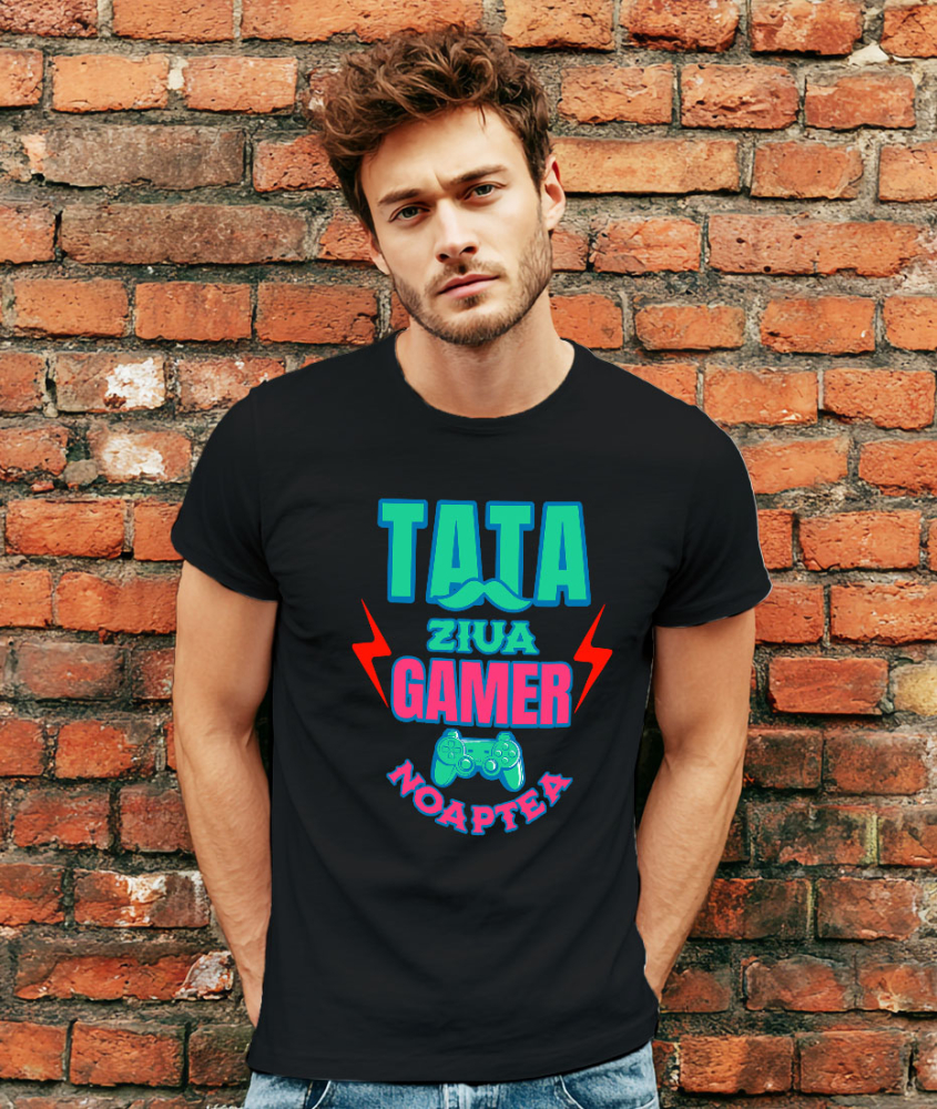 Tricou Femei, Barbati, Copii, Fata, Baiat, Unisex Personalizat Manetă De Jocuri Personalizată – Cadou Pentru Tata Gamer „Noaptea Gamer, Ziua Iubitorii De Lume Virtuală” [2]