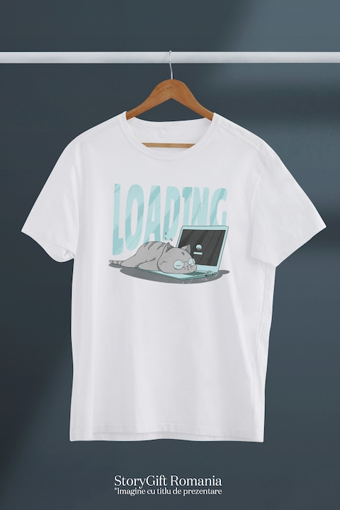 Tricou Barbati Cu Pisica Cu Ochelari Dormind Pe Laptop, Work From Home, Loading, Iubitorii De Pisici Si Motani, cu imprimeu pe Fata, 100% Bumbac, Alb, M [3]