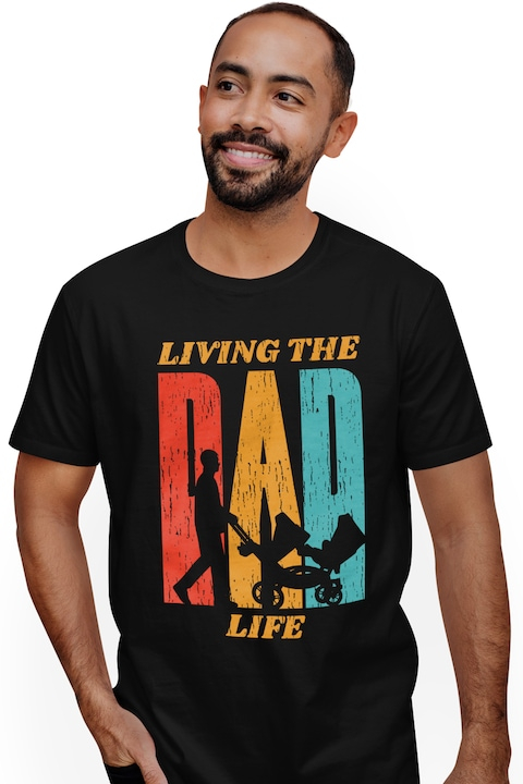 Tricou Barbati Cu Tata Plimband Copilul In Carucior, Text In Engleza Living The Dad Life, Rewlatie Tata-Copil, Cadou Pentru Viitorii Tatici, cu imprimeu pe Fata, 100% Bumbac, Negru, L [1]