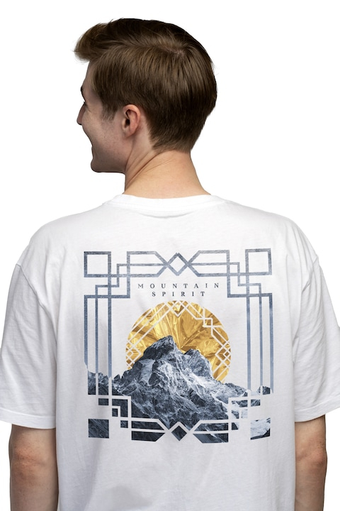 Tricou Barbati Cu Text In Engleza Mountain Spirit, Apus De Soare, Stanci Inalte, Munte, Aventura, Camping, cu imprimeu pe Spate, 100% Bumbac, Alb, M [1]