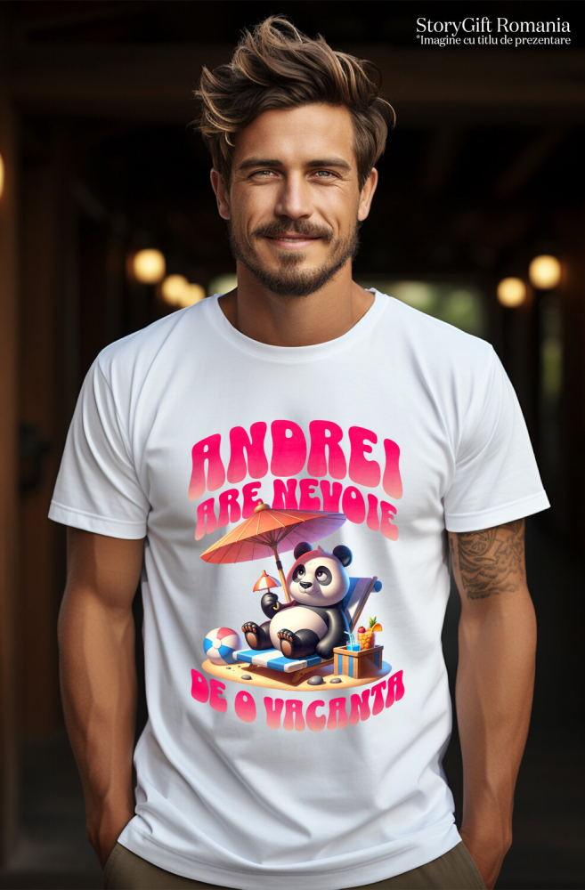 Tricou Femei, Barbati, Copii, Fata, Baiat, Unisex Personalizat "Produse personalizate pentru vacanță – Urs panda pufos pe plajă cu text 'Andrei are nevoie de o vacanță'" [2]