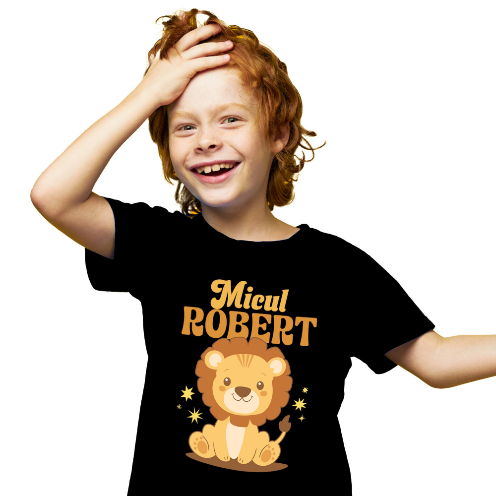 Tricou Femei, Barbati, Copii, Fata, Baiat, Unisex Personalizat Leu Vesel Animat pentru Copii – „Micul Robert” – Cadou Personalizat pentru Băieți și Copii [2]