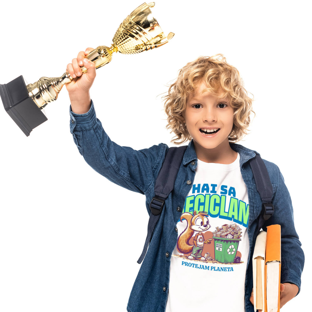 Tricou Femei, Barbati, Copii, Fata, Baiat, Unisex Personalizat Veveriță Tomberan cu Deseu Reciclat – Cadou Personalizat pentru Educație Ecologică [1]