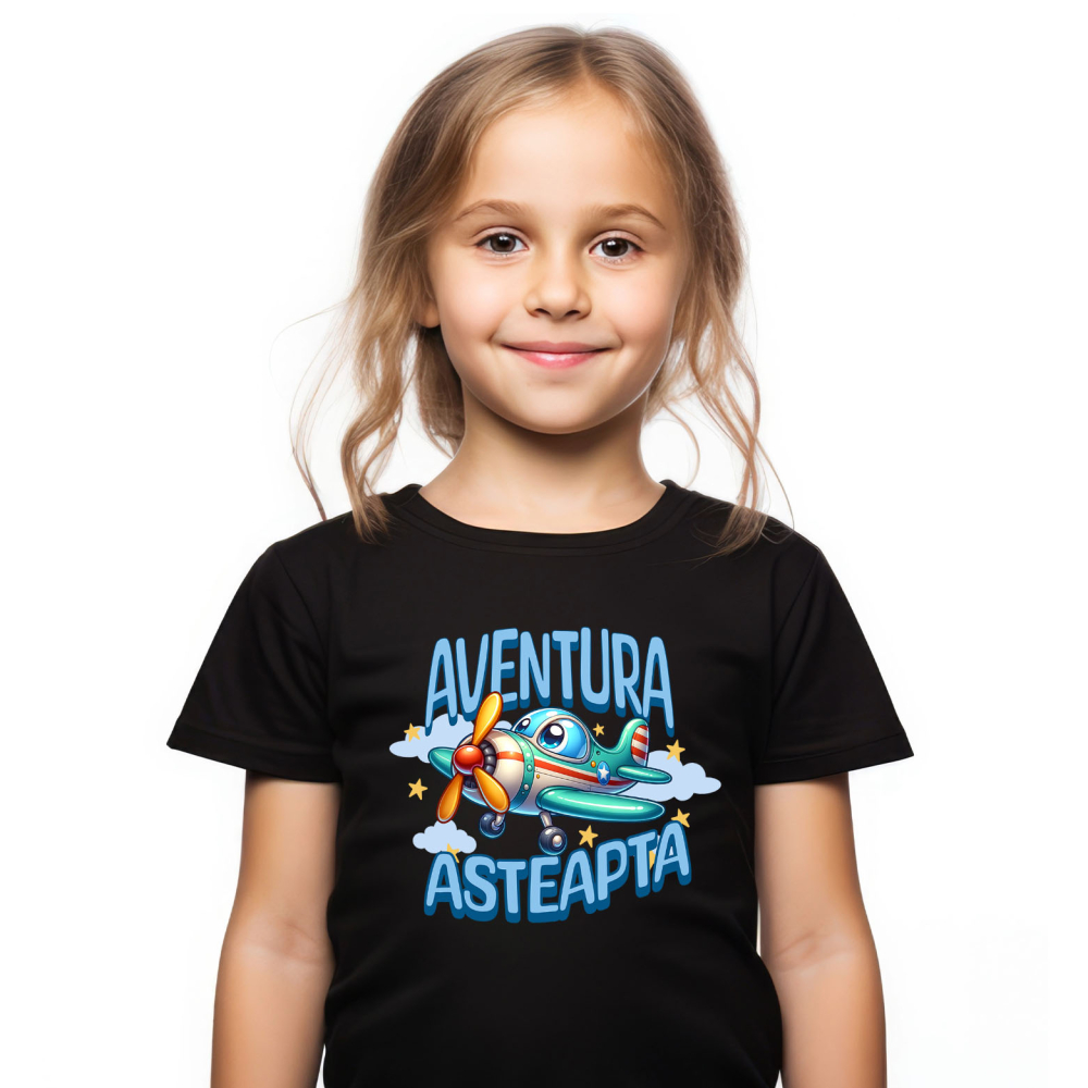 Tricou Femei, Barbati, Copii, Fata, Baiat, Unisex Personalizat Avion Colorat Animat Deasupra Norilor – Cadou Personalizat „Aventura Așteaptă” pentru Copii [2]