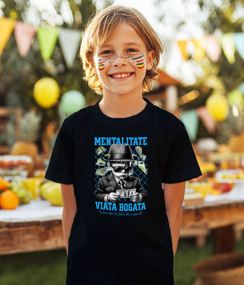 Tricou Femei, Barbati, Copii, Fata, Baiat, Unisex Personalizat Bebeluș în Costum Stil Mafiot cu Ochelari și Bancnotă – „Mentalitate Viață Bogată” – Cadou Personalizat pentru Familie, Tati, Copii, Prieteni [3]