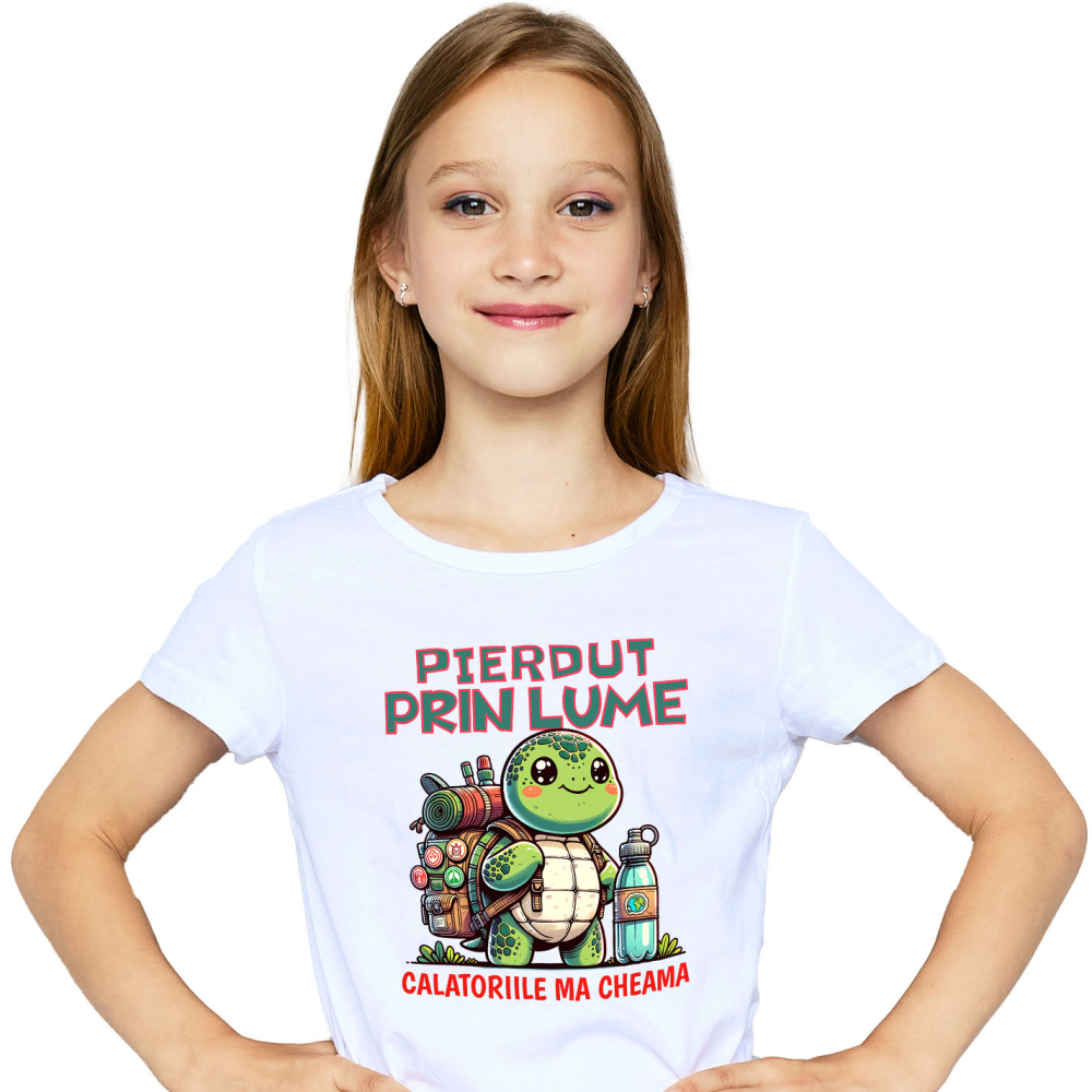 Tricou Femei, Barbati, Copii, Fata, Baiat, Unisex Personalizat "Broasca Țestoasă cu Rucsac și Apă – Călătoriile Mă Cheamă – Cadou Perfect pentru Aventuri în Natură" [2]