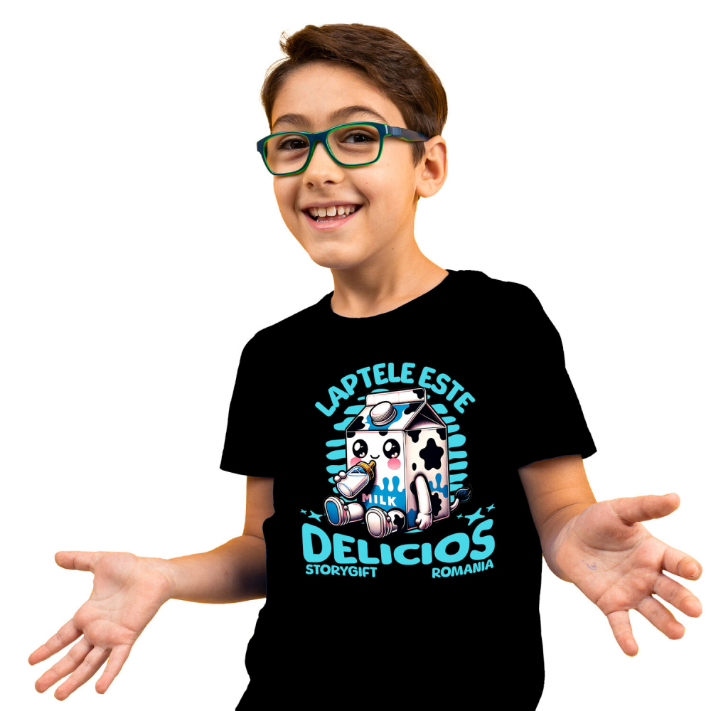 Tricou Femei, Barbati, Copii, Fata, Baiat, Unisex Personalizat „Cutie de Lapte Personalizată 'Laptele Este Delicios' – Cadou Vesel pentru Bebelus și Familie” [1]