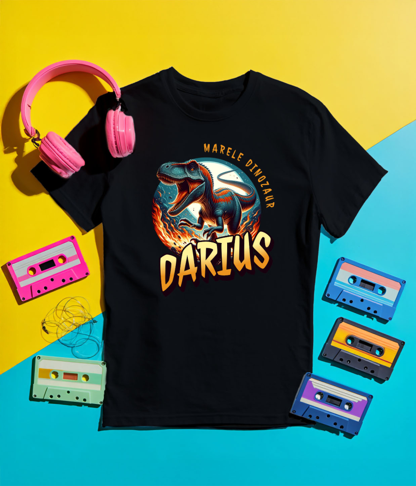 Tricou Femei, Barbati, Copii, Fata, Baiat, Unisex Personalizat Dinozaur T-rex Furios prin Flăcări – Marele Dinozaur Darius pentru Cadouri Personalizate [5]