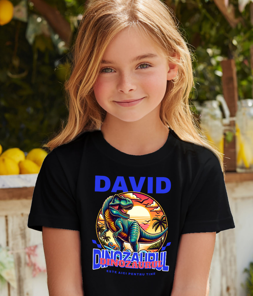 Tricou Femei, Barbati, Copii, Fata, Baiat, Unisex Personalizat Dinozaur T-rex în Junglă – „David, Dinozaurul Este Aici pentru Tine” | Cadou Personalizat pentru Copii [4]