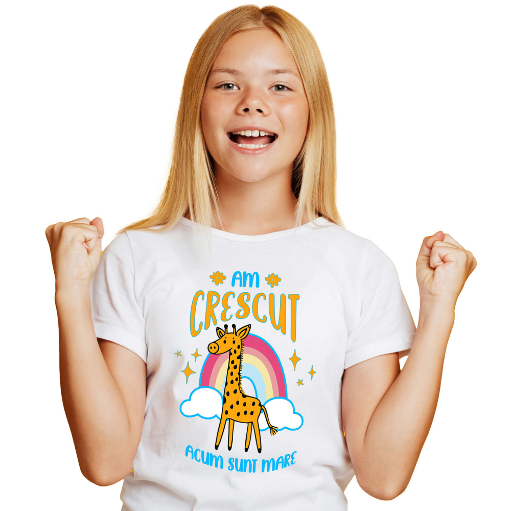 Tricou Femei, Barbati, Copii, Fata, Baiat, Unisex Personalizat Girafa Veselă Curcubeu Multicolor – Cadou Personalizat „Am Crescut Acum Sunt Mare” pentru Copii și Familie [1]