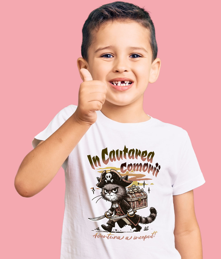 Tricou Femei, Barbati, Copii, Fata, Baiat, Unisex Personalizat "Pisica Pirat cu Pălărie și Cufăr Cranii - Aventură cu Comori pentru Copii" [4]