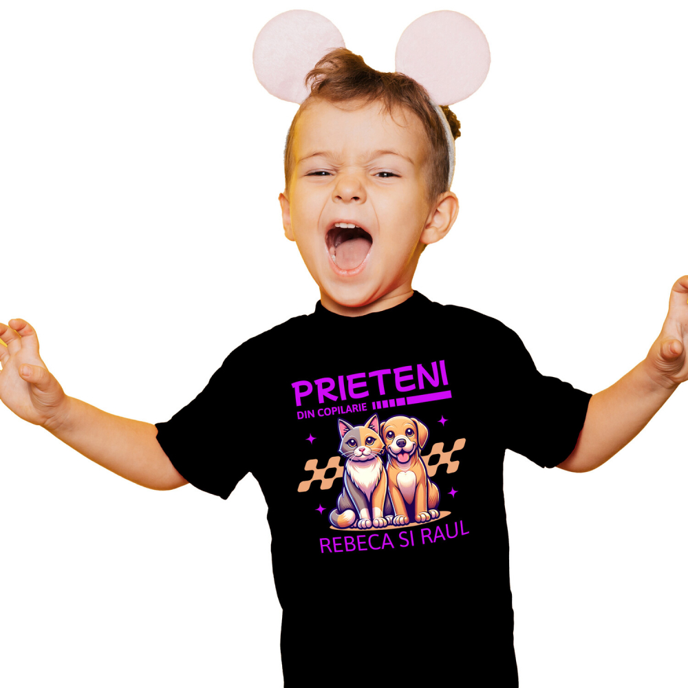 Tricou Femei, Barbati, Copii, Fata, Baiat, Unisex Personalizat Cadouri personalizate prieteni și familie – Portret cu pisica și câine pentru Rebeca și Paul [1]