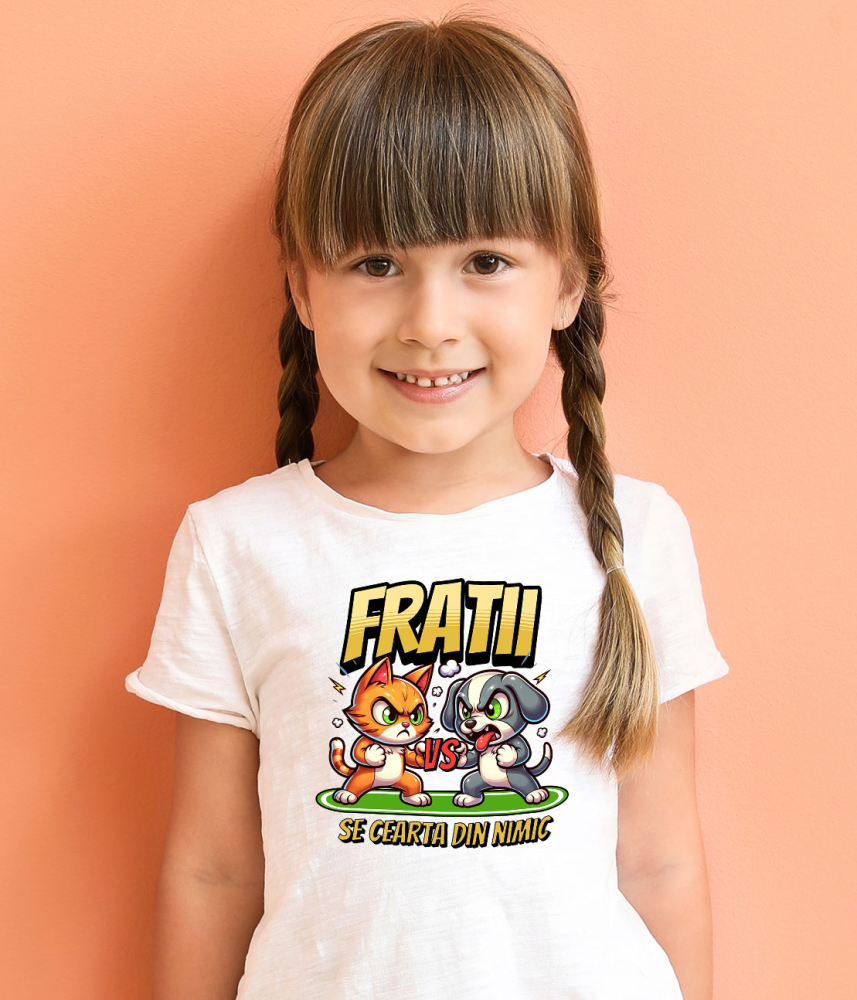 Tricou Femei, Barbati, Copii, Fata, Baiat, Unisex Personalizat Pisica și Câine – Război Amuzant între Frați „Se Cearta Din Nimic” – Cadou Personalizat [4]