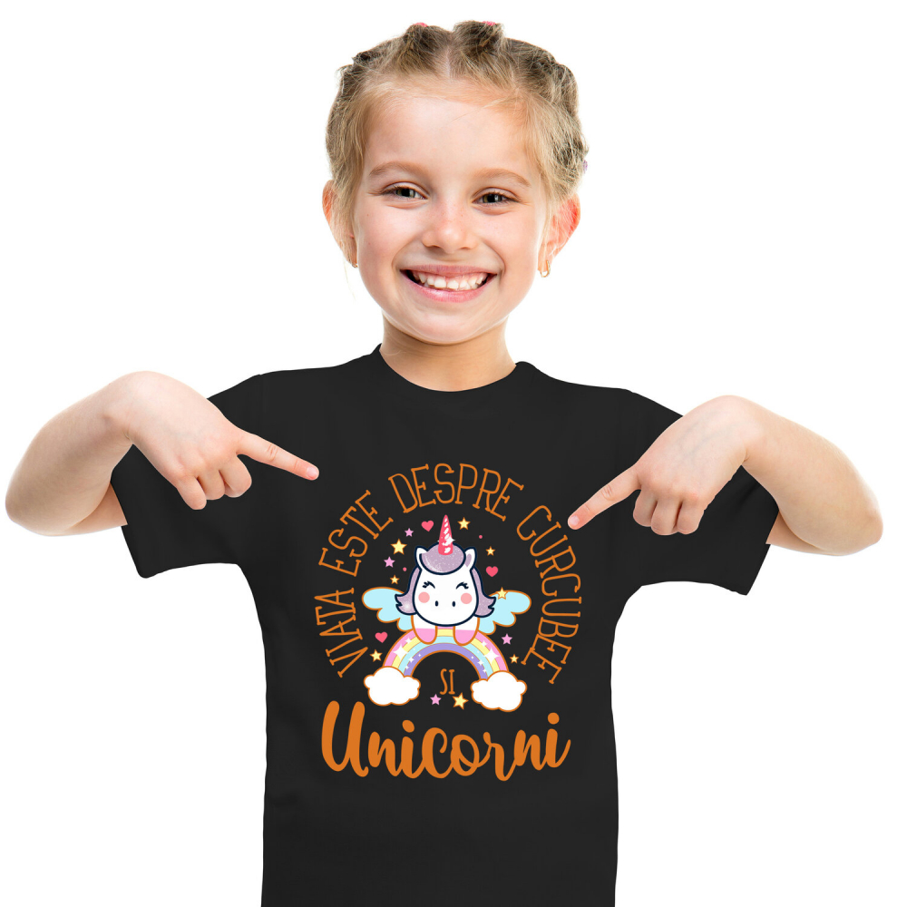 Tricou Femei, Barbati, Copii, Fata, Baiat, Unisex Personalizat Unicorn pe Curcubeu Multicolor – Cadou Personalizat pentru Copii și Familie [1]