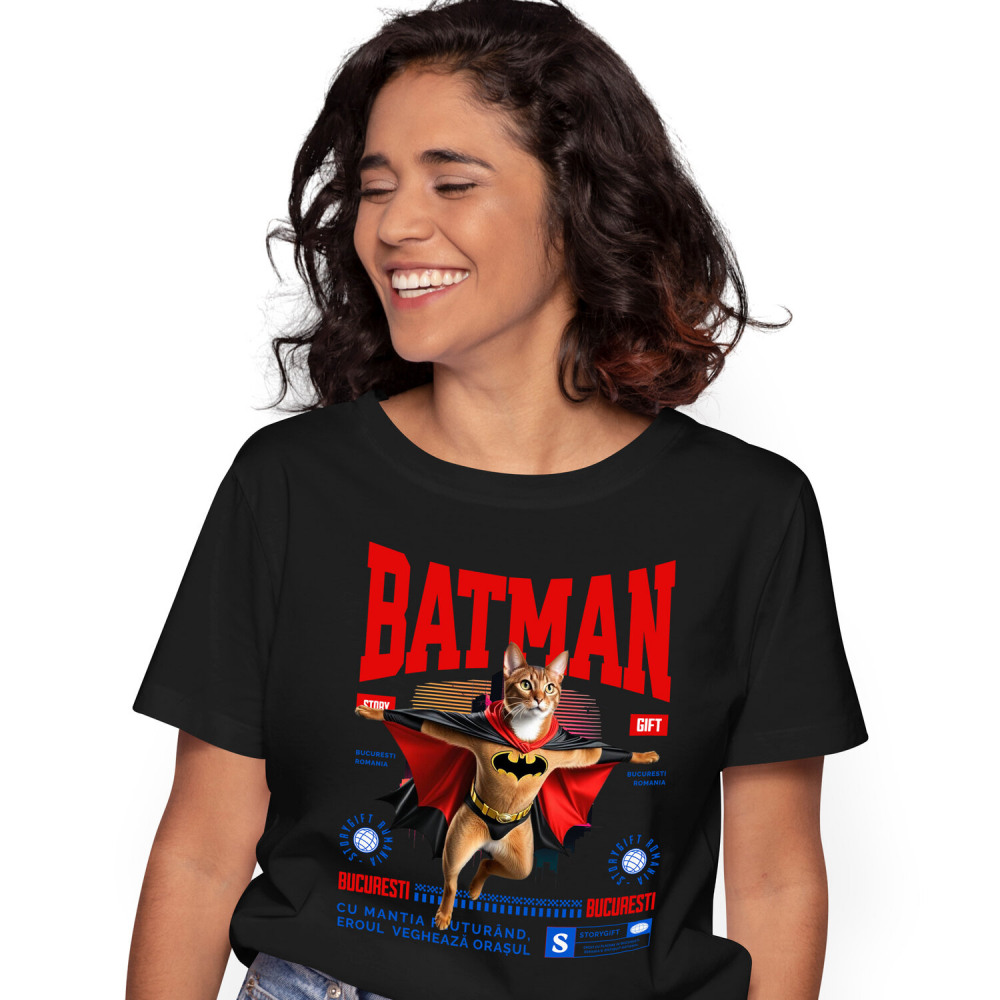 Tricou Femei, Barbati, Copii, Fata, Baiat, Unisex Personalizat Pisica Abisinian în Costum de Batman – Un Supererou Drăgălaș pentru Iubitorii de Pisici [1]