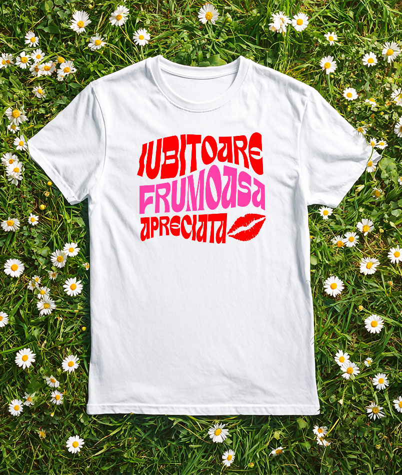 Tricou Femei, Barbati, Copii, Fata, Baiat, Unisex Personalizat Femeie Iubitoare și Fericită - Mesaj Colorat cu Urme de Buze Roșii | Cadouri Personalizate pentru Femei [3]