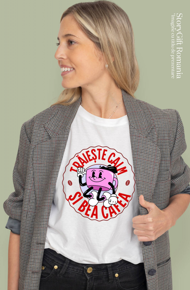 Tricou Femei, Barbati, Copii, Fata, Baiat, Unisex Personalizat „Cană de Cafea Veselă – Trăiește Calm și Bea Cafea cu un Dans Amuzant” [2]