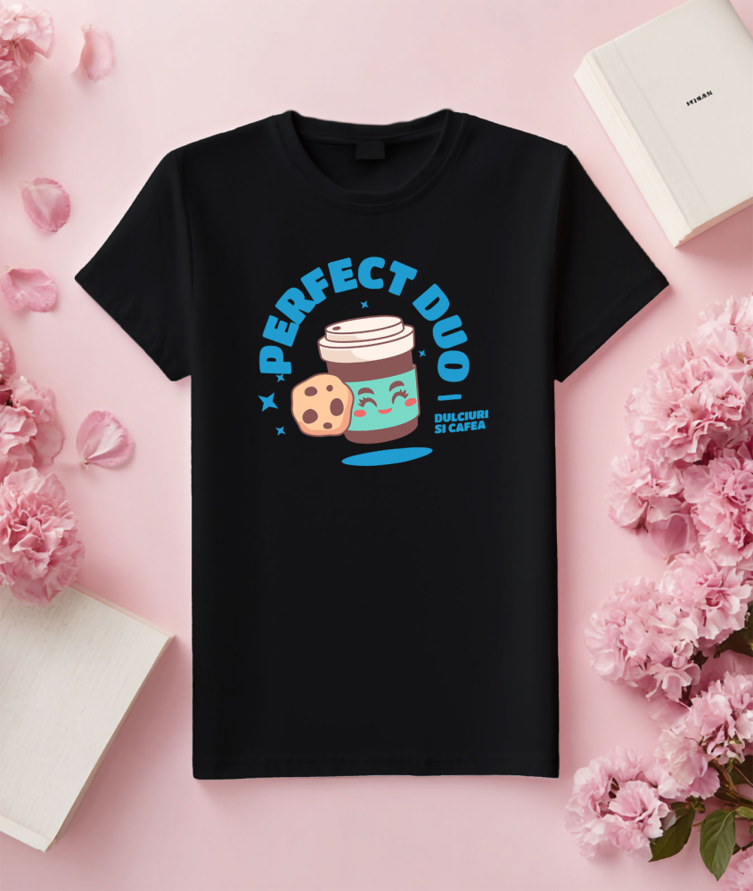 Tricou Femei, Barbati, Copii, Fata, Baiat, Unisex Personalizat „Cuplu Perfect Pahar de Cafea cu Prăjitură 'Perfect Duo' – Cadou Personalizat pentru Familie și Cupluri” [3]