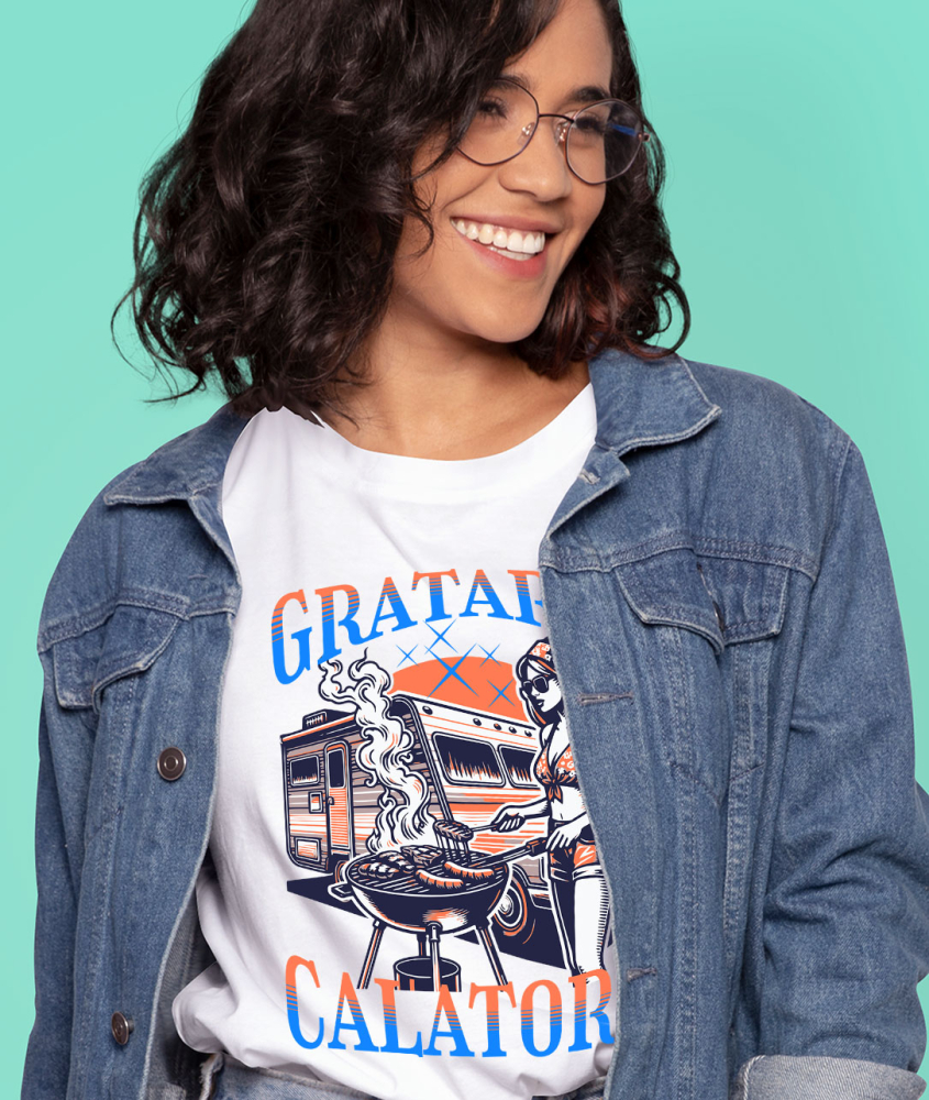 Tricou Femei, Barbati, Copii, Fata, Baiat, Unisex Personalizat "Costum de Baie Fata și Grătar la Rulota – Relaxare și Călătorii de Vară" [2]