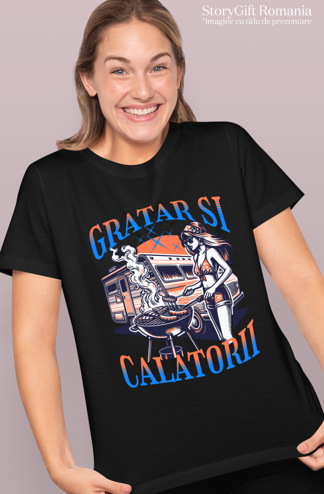 Tricou Femei, Barbati, Copii, Fata, Baiat, Unisex Personalizat "Costum de Baie Fata și Grătar la Rulota – Relaxare și Călătorii de Vară" [2]