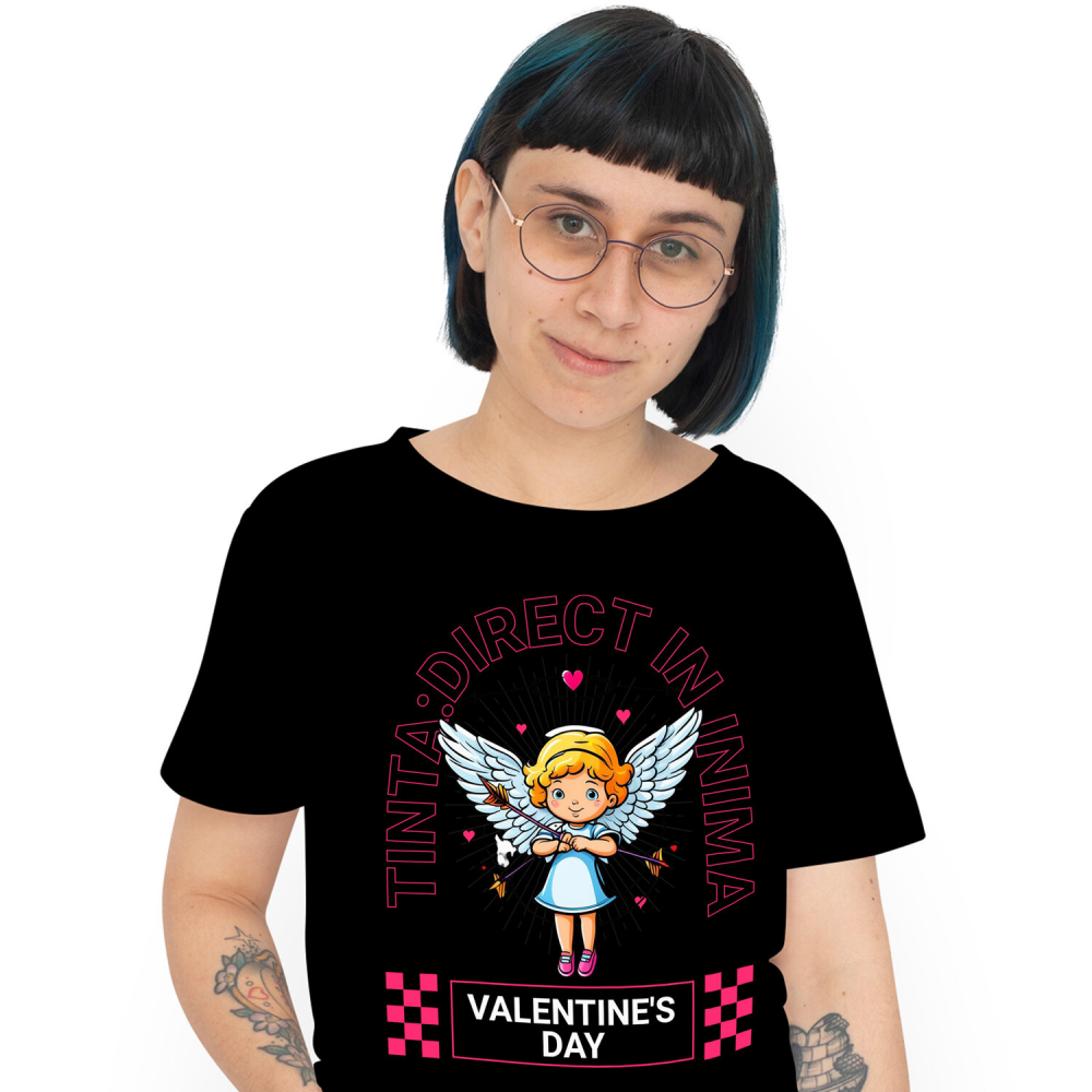 Tricou Femei, Barbati, Copii, Fata, Baiat, Unisex Personalizat „Fată Înger Cu Aripi Albe Și Săgeți - Cadou Personalizat „Țintă Direct În Inimă” pentru Familie, Copii și Prieteni de Valentine's Day” [1]