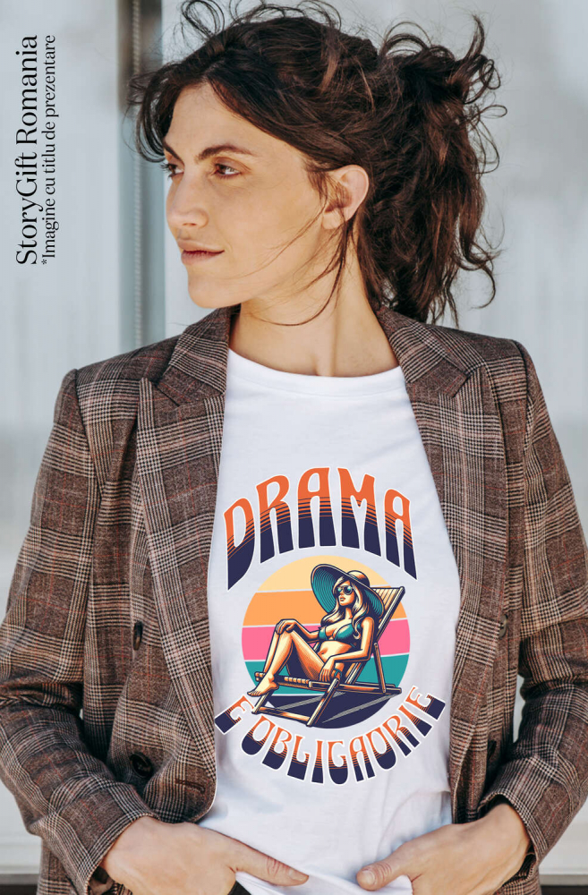 Tricou Femei, Barbati, Copii, Fata, Baiat, Unisex Personalizat Femeie pe Șezlong cu Pălărie și Ochelari de Soare - Cadou Personalizat Vacanță și Relaxare [2]