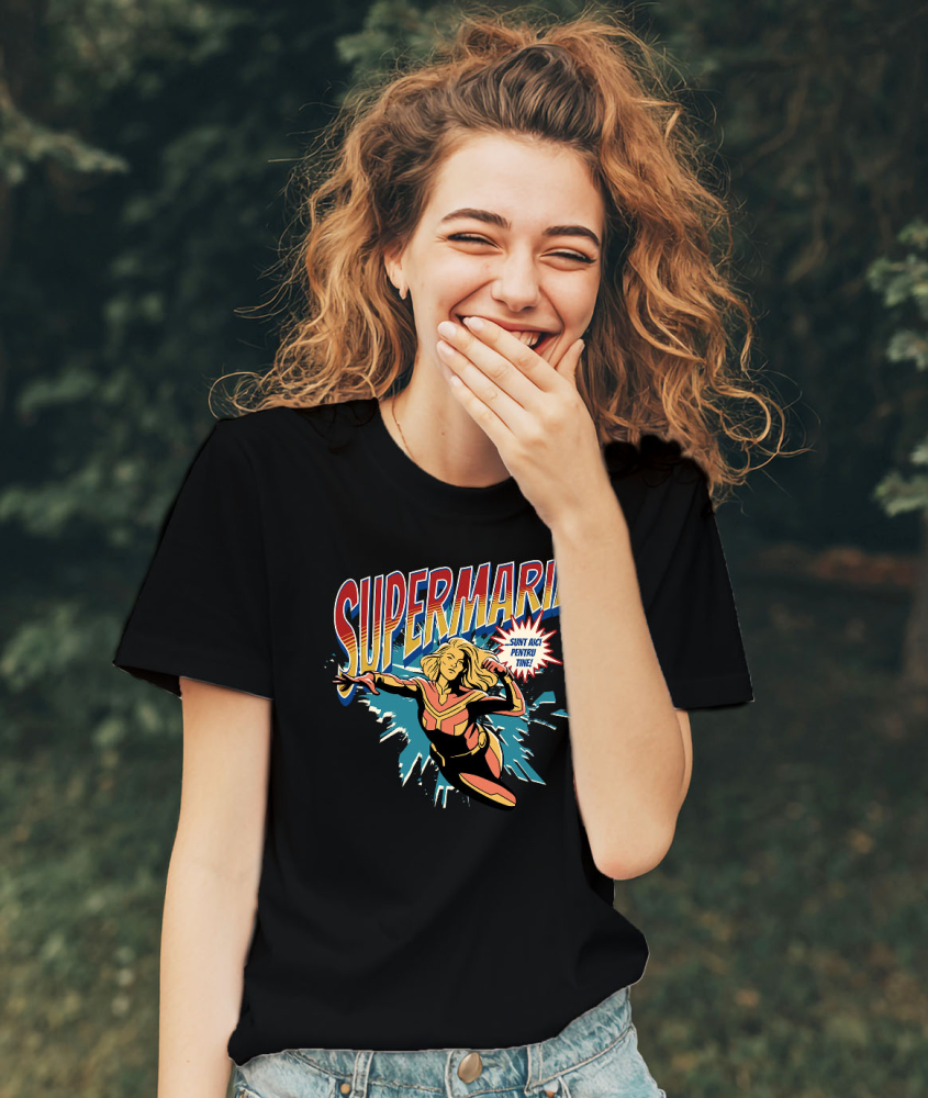 Tricou Femei, Barbati, Copii, Fata, Baiat, Unisex Personalizat Femeie Puternică În Costum De Super Erou – Cadou Personalizat „Super Maria Sunt Aici Pentru Tine” [2]