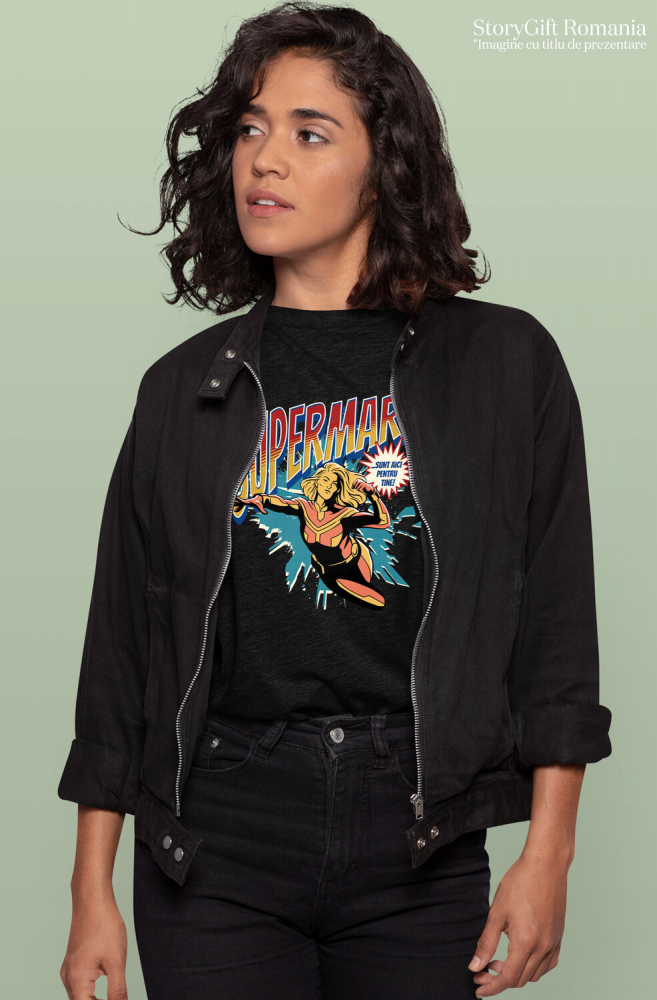 Tricou Femei, Barbati, Copii, Fata, Baiat, Unisex Personalizat Femeie Puternică În Costum De Super Erou – Cadou Personalizat „Super Maria Sunt Aici Pentru Tine” [2]
