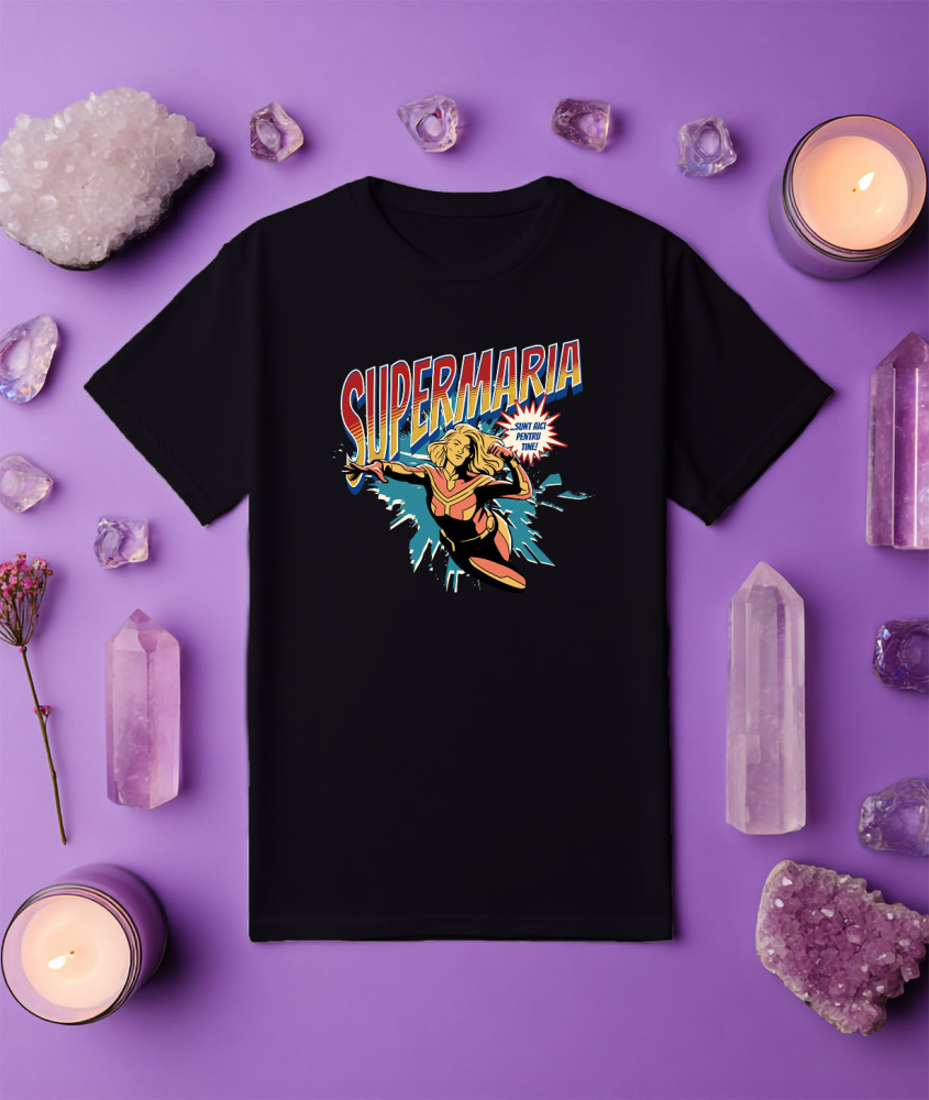 Tricou Femei, Barbati, Copii, Fata, Baiat, Unisex Personalizat Femeie Puternică În Costum De Super Erou – Cadou Personalizat „Super Maria Sunt Aici Pentru Tine” [3]