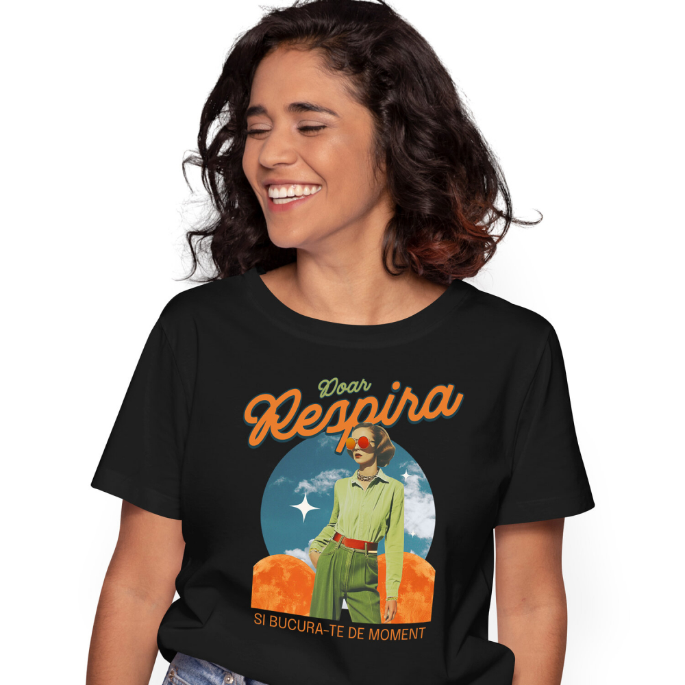 Tricou Femei, Barbati, Copii, Fata, Baiat, Unisex Personalizat Femeie Stil Retro cu Ochelari Aviator și Mesaj "Doar Respiră și Bucură-te de Moment" - Cadouri Personalizate cu Artă Abstractă și Inspirație [1]