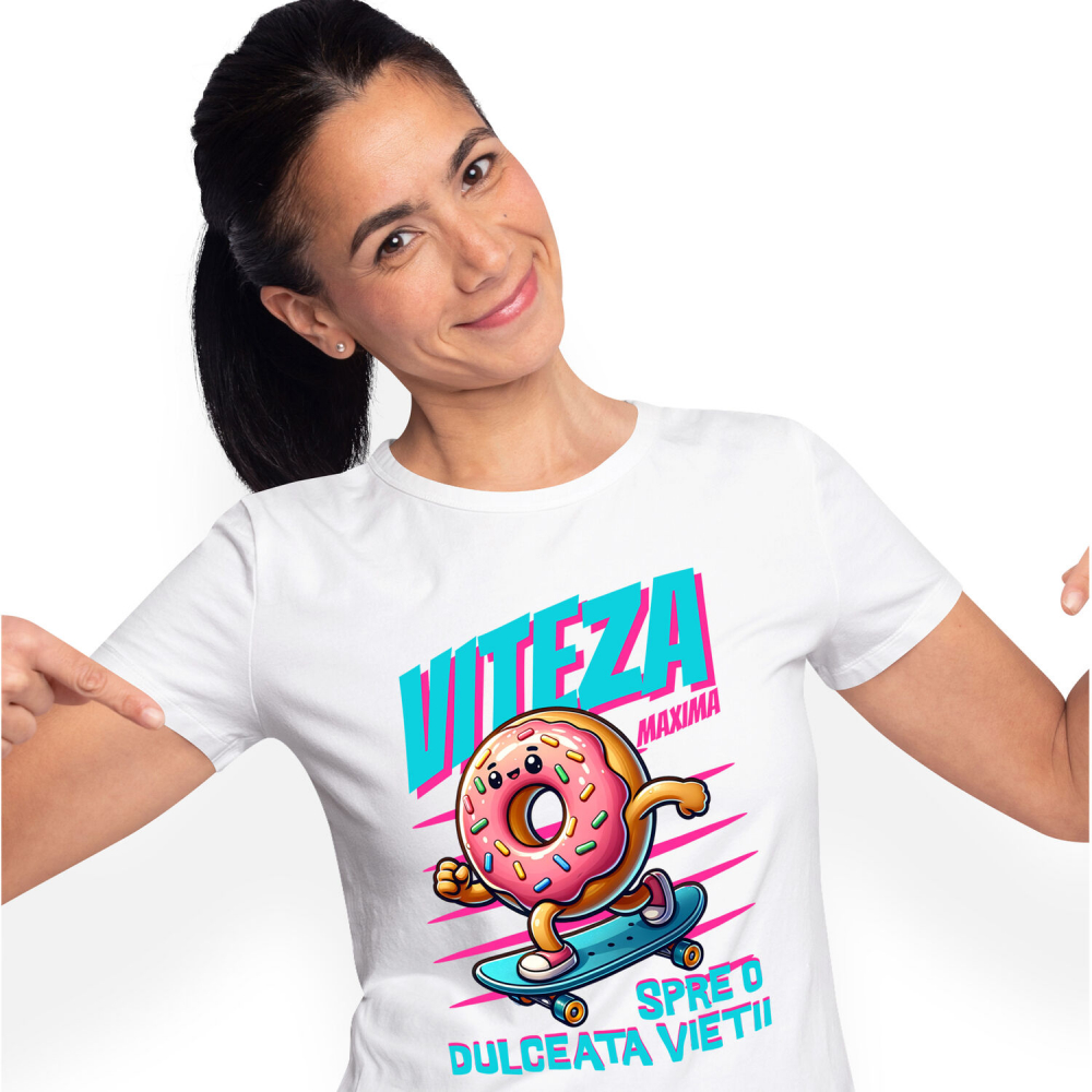 Tricou Femei, Barbati, Copii, Fata, Baiat, Unisex Personalizat Gogoasă Glazurată Roz Pe Skateboard – Design Amuzant și Personalizat [1]