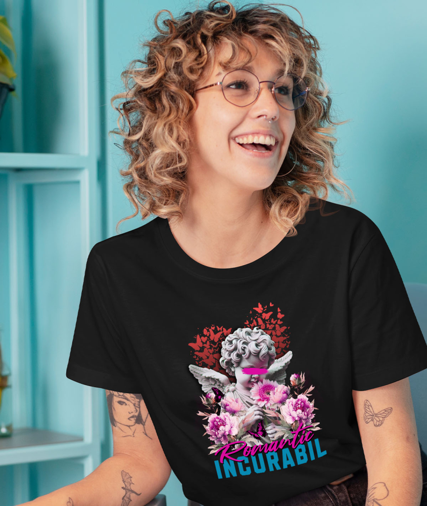 Tricou Femei, Barbati, Copii, Fata, Baiat, Unisex Personalizat Statuie Înger Copil cu Flori Roz și Mesaj „Romantic Incurabil” – Cadou Personalizat [2]