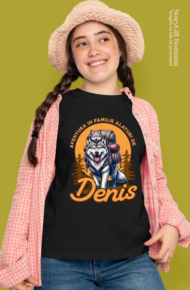 Tricou Femei, Barbati, Copii, Fata, Baiat, Unisex Personalizat „Lup Sălbatic și Pui Cu Rucsac de Aventură – Cadou Personalizat pentru Familii și Călătorii în Natură” [2]