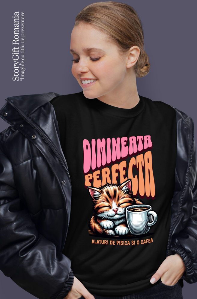 Tricou Femei, Barbati, Copii, Fata, Baiat, Unisex Personalizat „Pisică Somnoroasă cu Cană de Cafea – Dimineața Perfectă pentru Iubitorii de Pisici” [2]