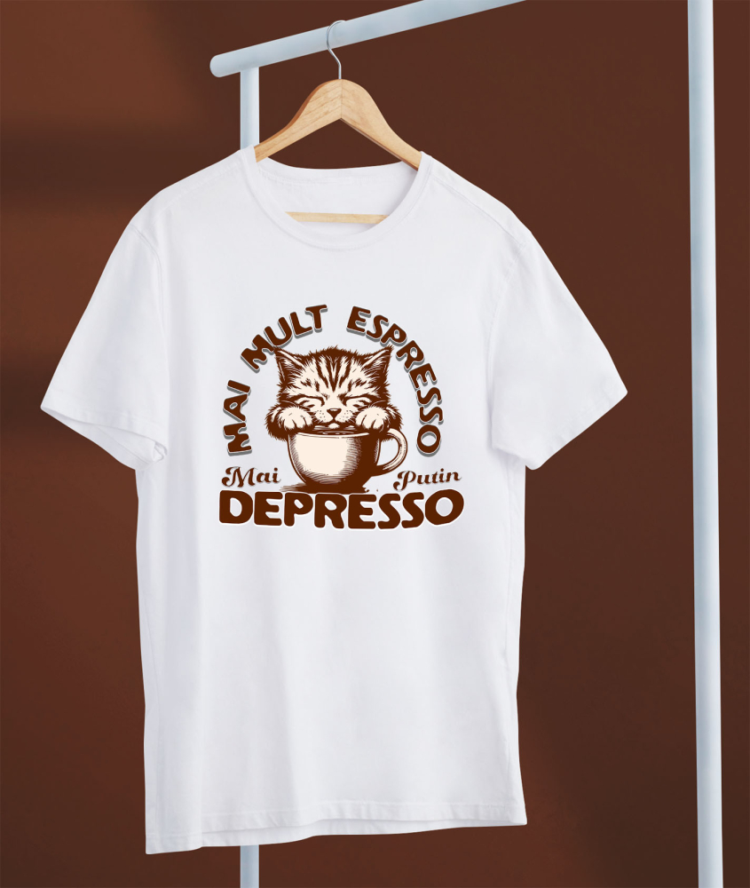 Tricou Femei, Barbati, Copii, Fata, Baiat, Unisex Personalizat „Cană Personalizată „Mai Mult Expresso Mai Puțin Depresso” cu Pisică Somnoroasă – Cadou Amuzant pentru Iubitorii de Cafea și Pisici” [3]