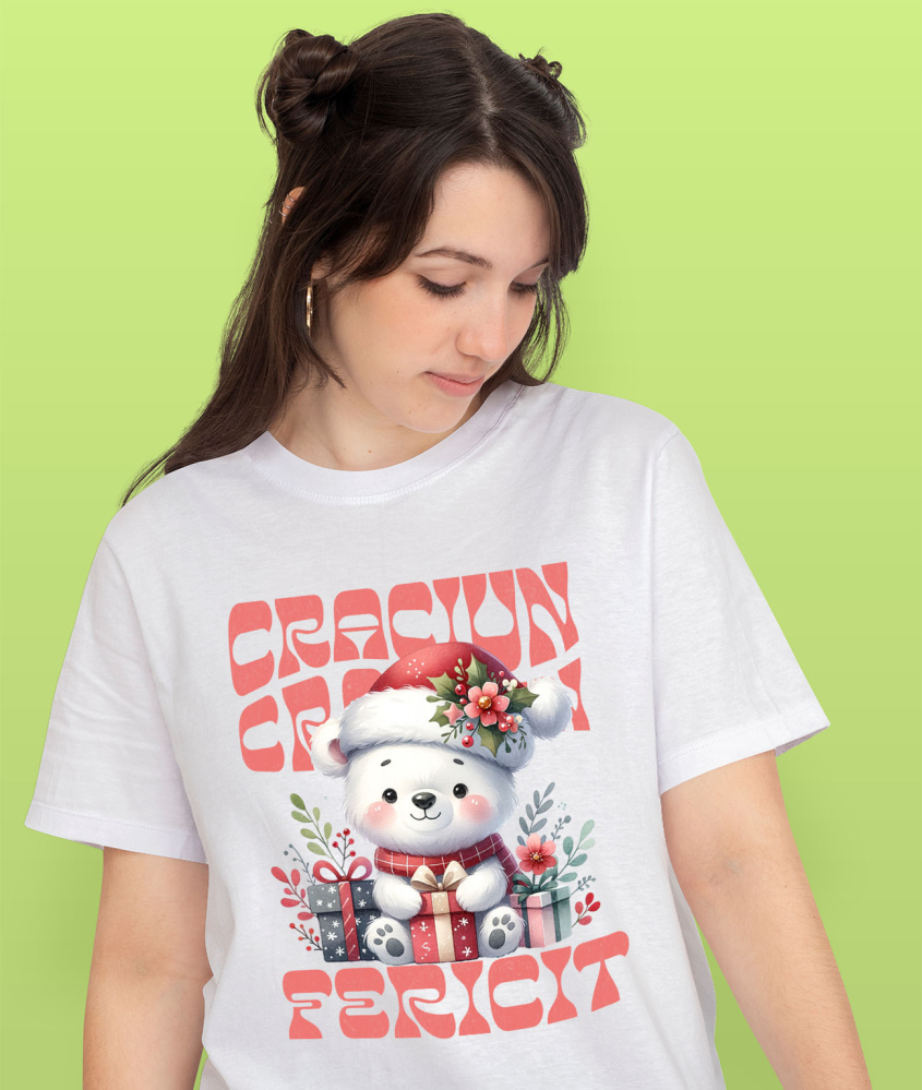 Tricou Femei, Barbati, Copii, Fata, Baiat, Unisex Personalizat Urs Alb cu Fular și Căciulă Moș Crăciun – Cadouri Colorate pentru un Crăciun Fericit [2]