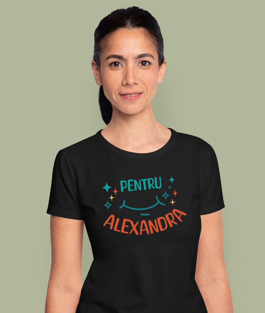 Tricou Femei, Barbati, Copii, Fata, Baiat, Unisex Personalizat "Zâmbet Larg cu Stele Strălucitoare pentru Alexandra – Cadou Personalizat cu Mesaj de Iubire și Apreciere" [2]