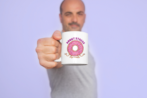 Cana Cu Gogoasa Glazurata Roz Stand In Pozitie De Yoga, Text Haios In Engleza Donut Stress, Dulciuri 330 ml, Maner Alb [3]