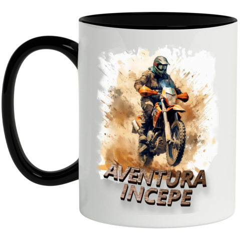 Maner Negru - Cana Cu Mesaj Aventura Incepe, Noroi, Motocicleta, Casca, Multicolor 330 ml, Ceramica cu Maner Negru
