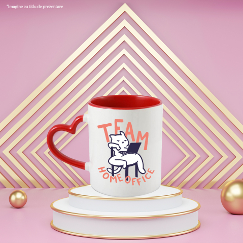Cana Cu Text In Engleza Team Home Office, Pisica Pe Scaun Stand Cu Ochii In Laptop, Work From Home, Pisici Si Motani, Multicolor 330 ml, cu maner Inima Rosie [1]
